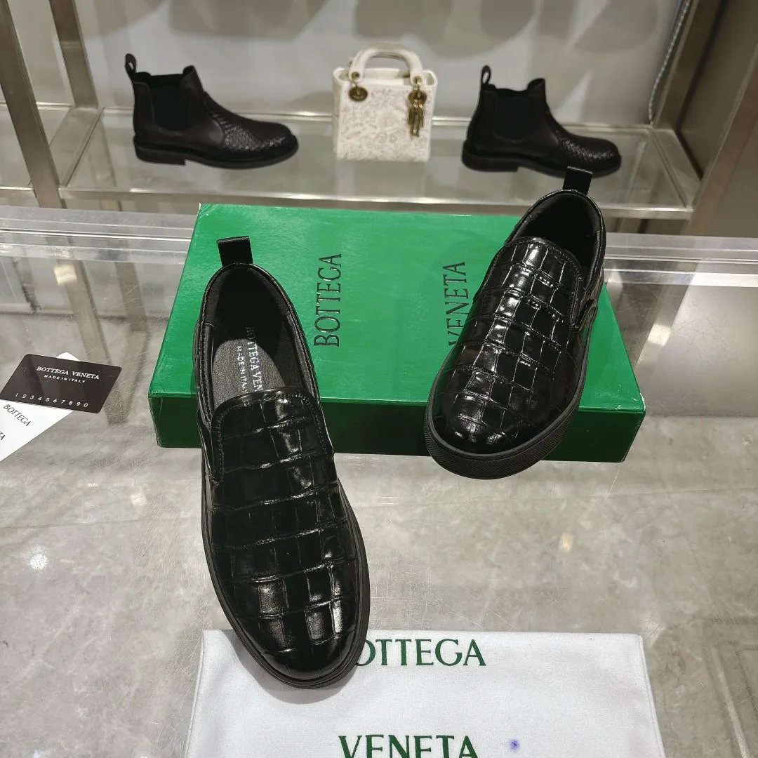 [BV] Top P: 720💰 Couple style, Size: Female 35-39, Male 39--44 (Female 40. Male 38. 45, non-refundable) Bottega Veneta 2025 new model, the highest version in the counter, Bottega Veneta counter synchronization style! Round toe braided slip-on shoes! Imported cowhide leather surface, original molded outsole! 1:1 replica! !
